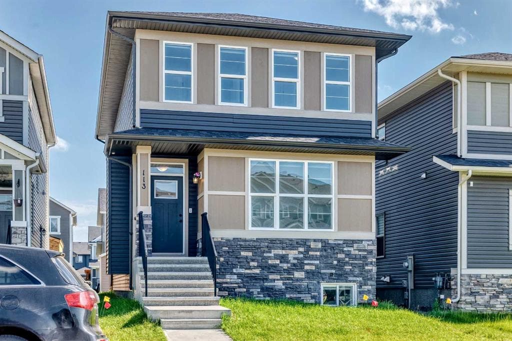 6-bed Detached for sale at 113 Midtown Close SW, Airdrie
