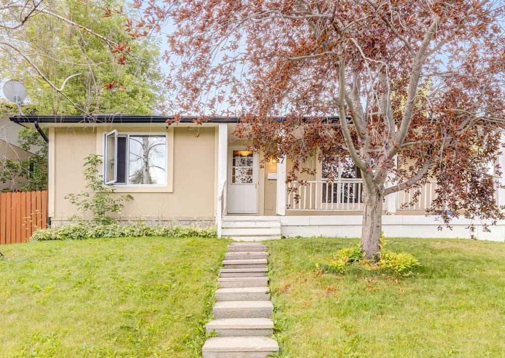 4-bed Detached for sale at 7 Lake Sylvan Close SE, Calgary