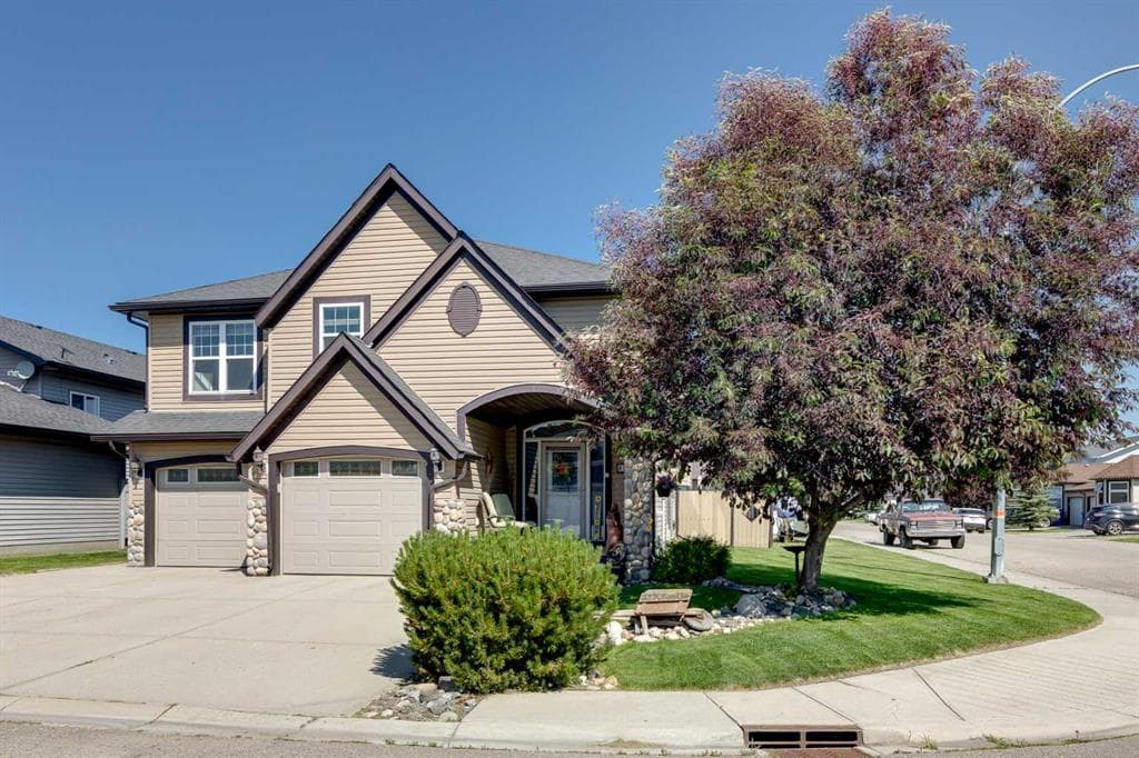 4-bed Detached for sale at 801, 800 Carriage lane Place N, Carstairs