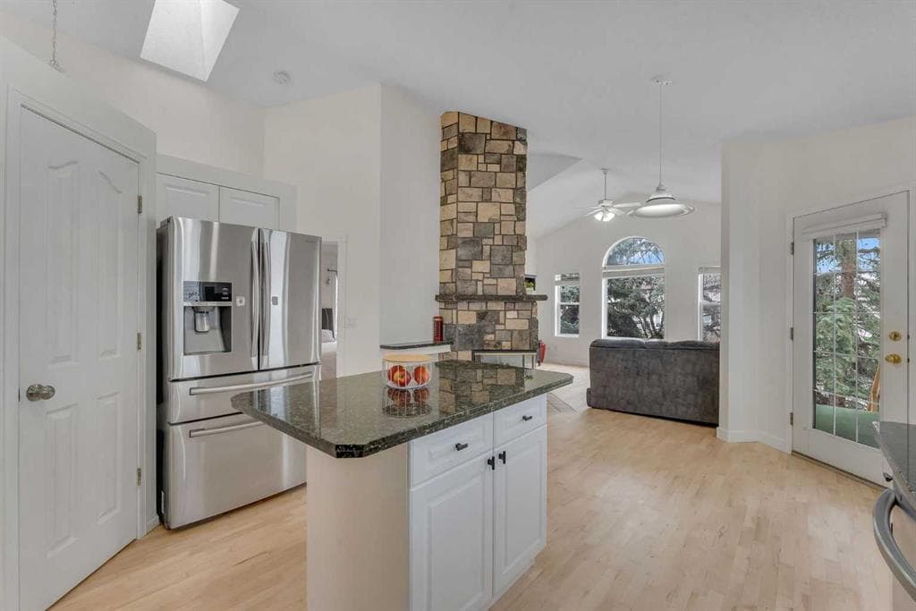 44 Douglas Glen Crescent — photo 1