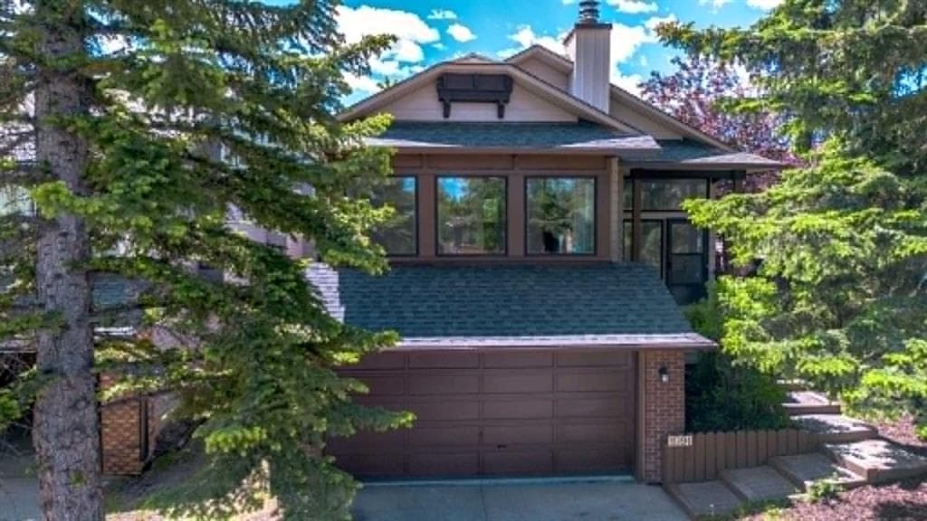 1091 Berkley Drive NW — photo 1