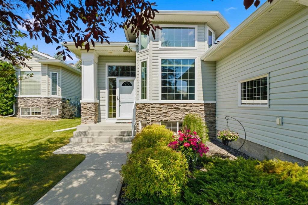 3-bed Semi-detached for sale at 215 Rocky Ridge Villas NW, Calgary