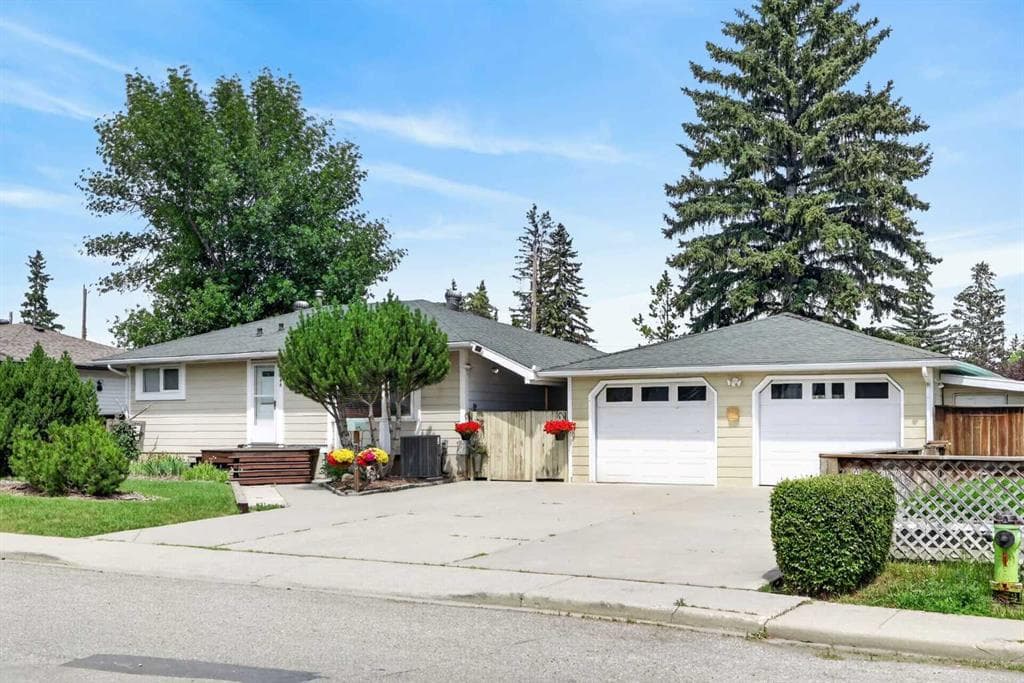 4-bed Detached for sale at 8008 36 Avenue NW, Calgary
