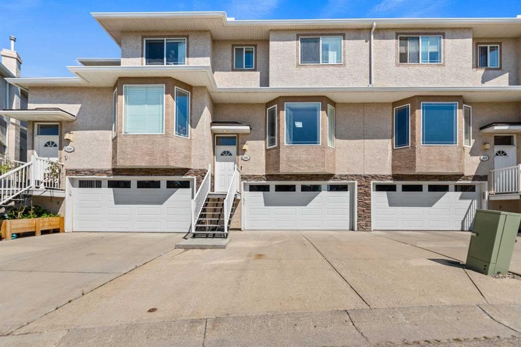 116 Country Hills Gardens NW — photo 1