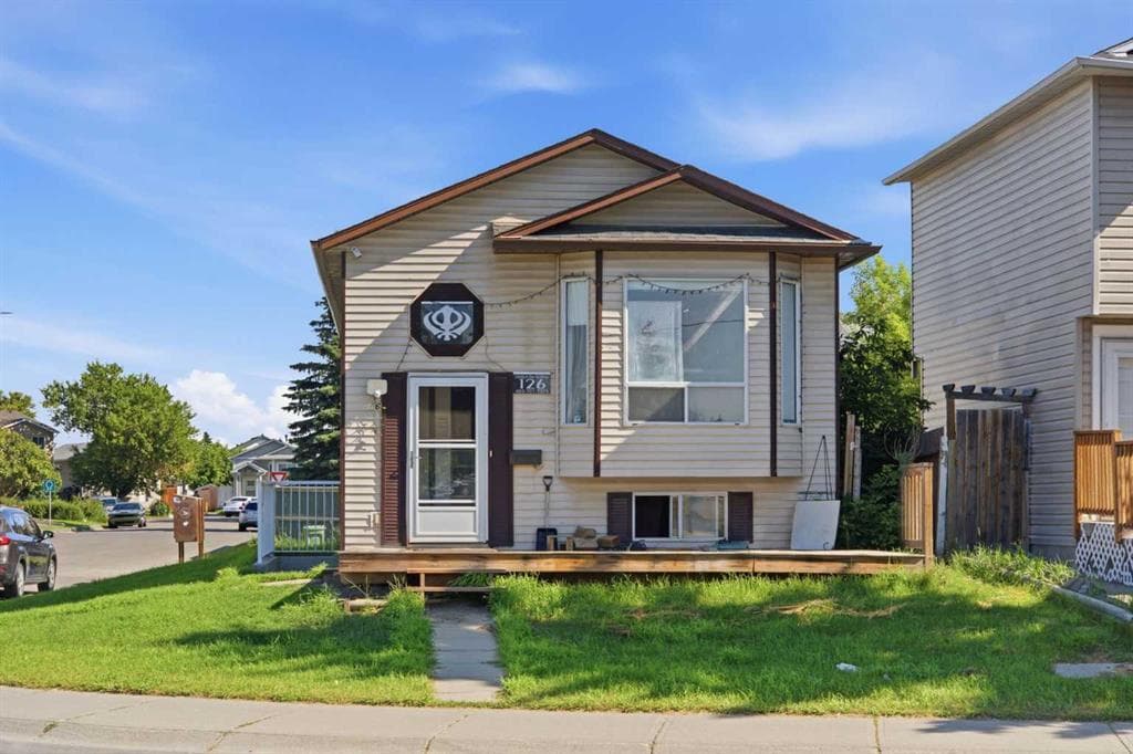 126 Martindale Boulevard NE — photo 1