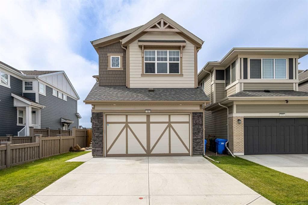332 Magnolia Crescent SE — photo 1