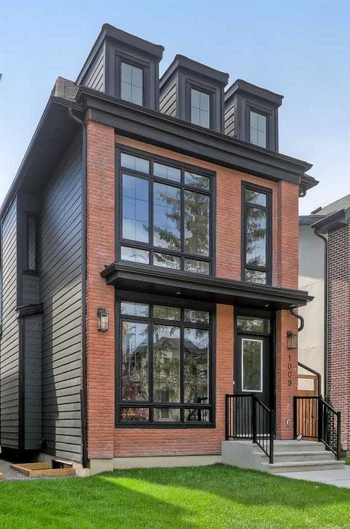 1009 18 Avenue NW — photo 1