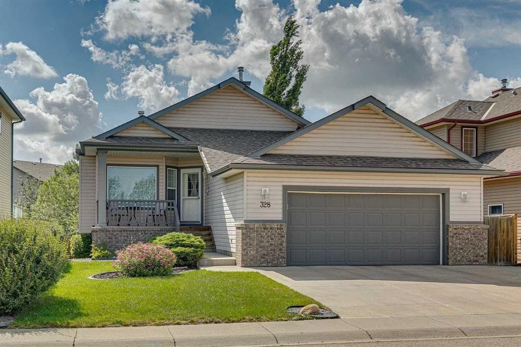 3-bed Detached for sale at 328 Cove Road, Chestermere