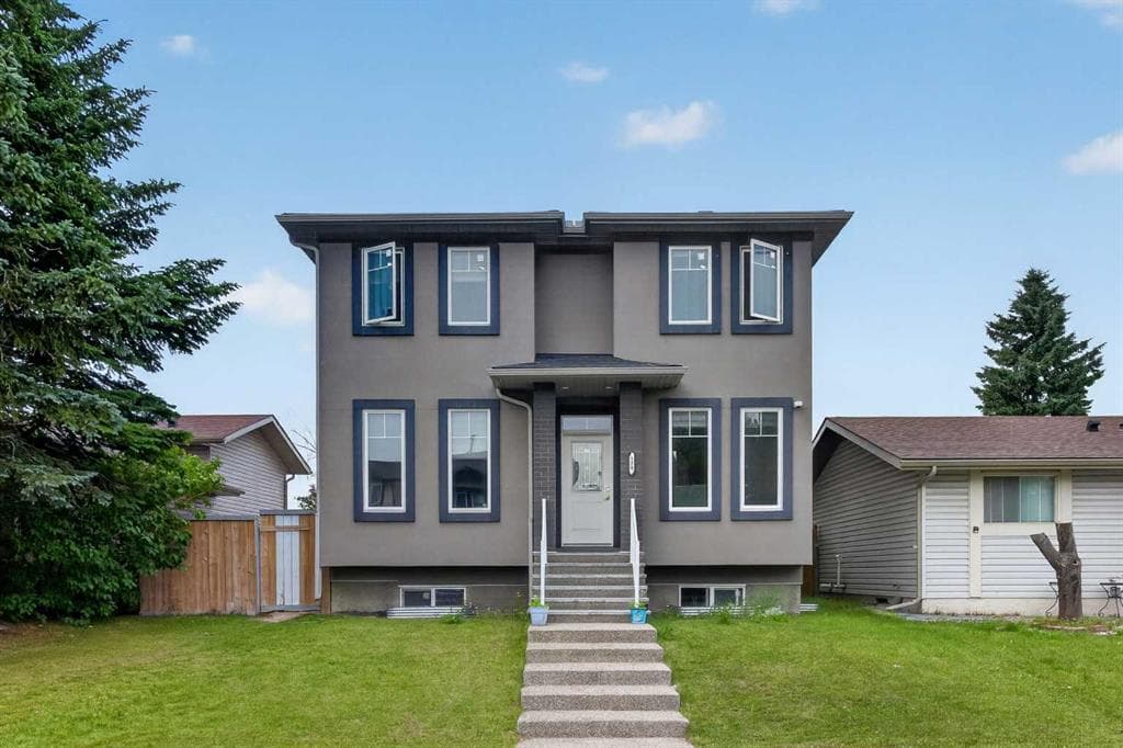 120 Castlegrove Road NE — photo 1