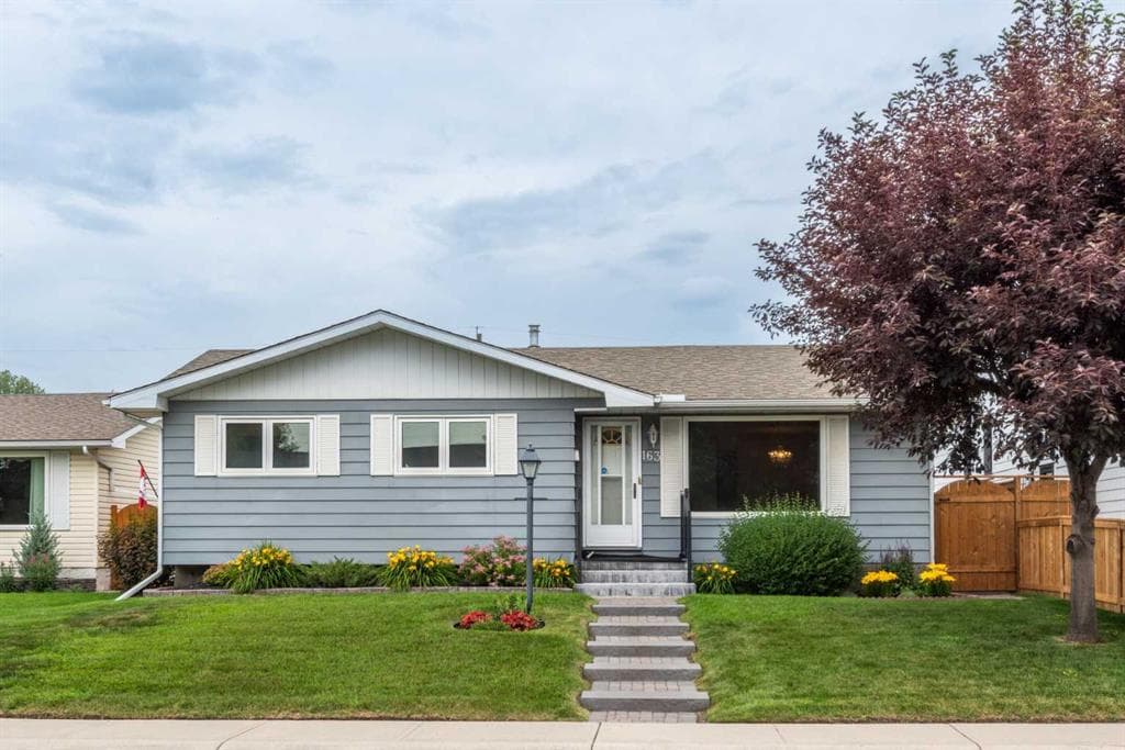 4-bed Detached for sale at 163 Lake Sylvan Close SE, Calgary