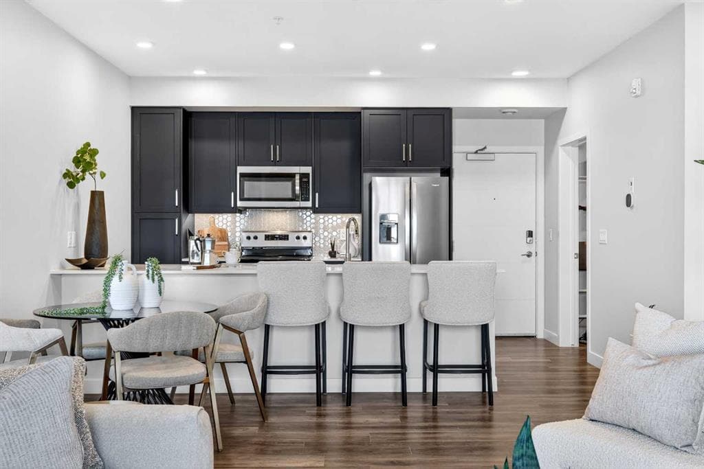 2-bed Apartment for sale at 303, 255 Les Jardins Park SE, Calgary