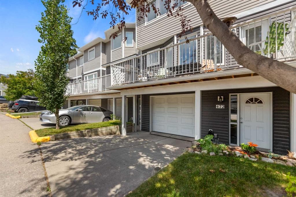 3-bed Townhouse for sale at 472 Regal Park NE, Calgary