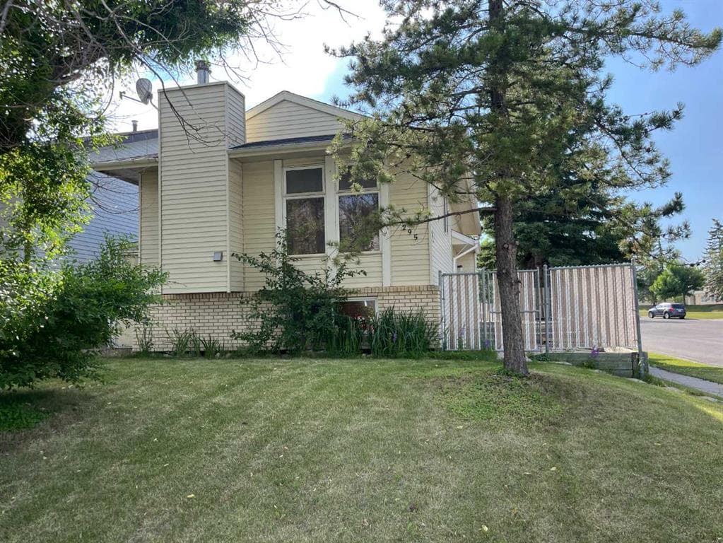 3-bed Detached for sale at 295 Edgepark Boulevard NW, Calgary