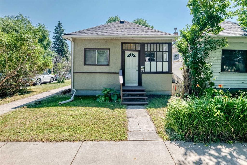 139 11 Avenue NE — photo 1
