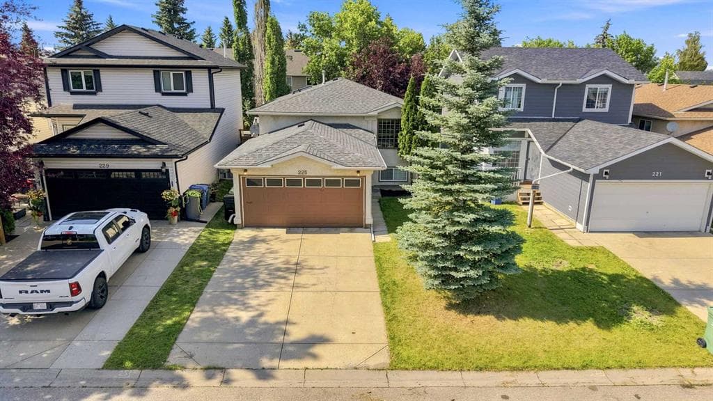 4-bed Detached for sale at 225 Harvest Glen Place NE, Calgary