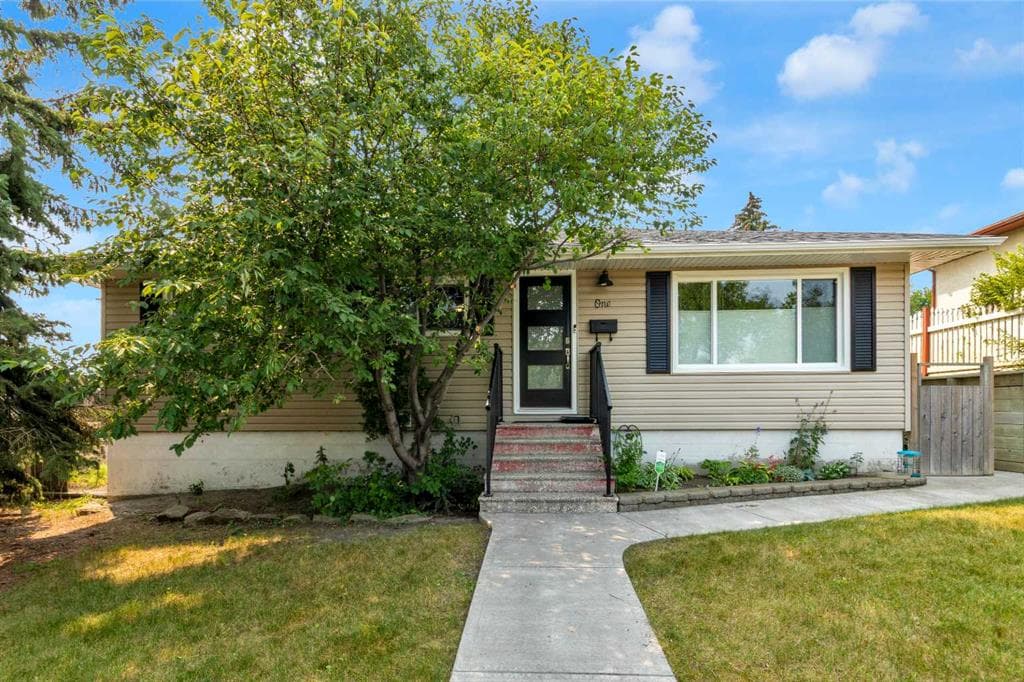 1 Thorncliffe Crescent NW — photo 1
