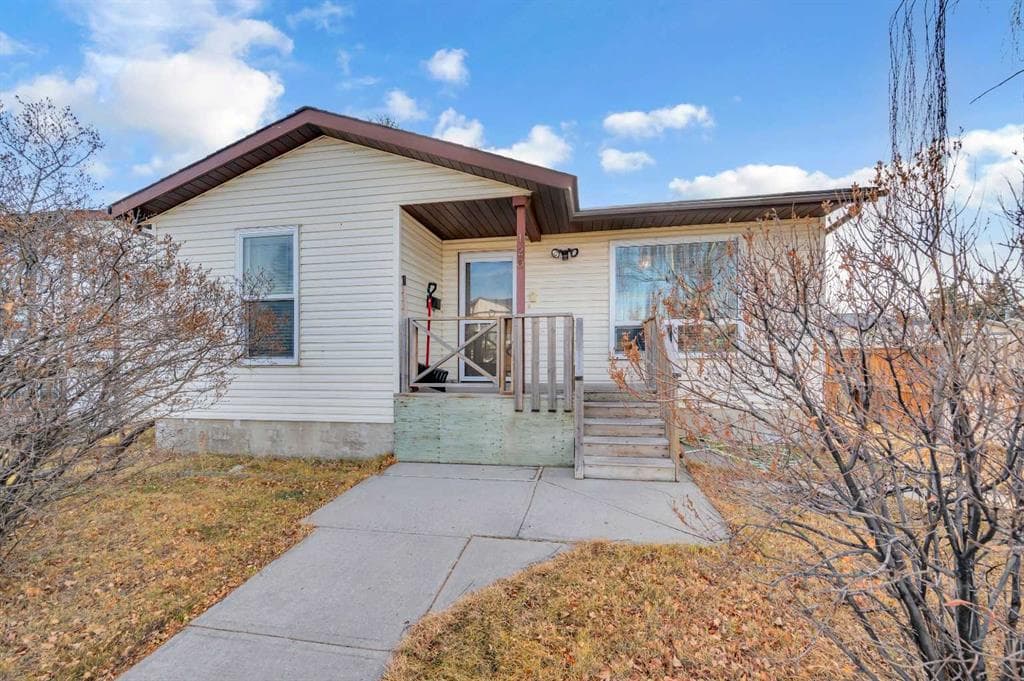 5-bed Detached for sale at 120 Castlebrook Rise NE, Calgary