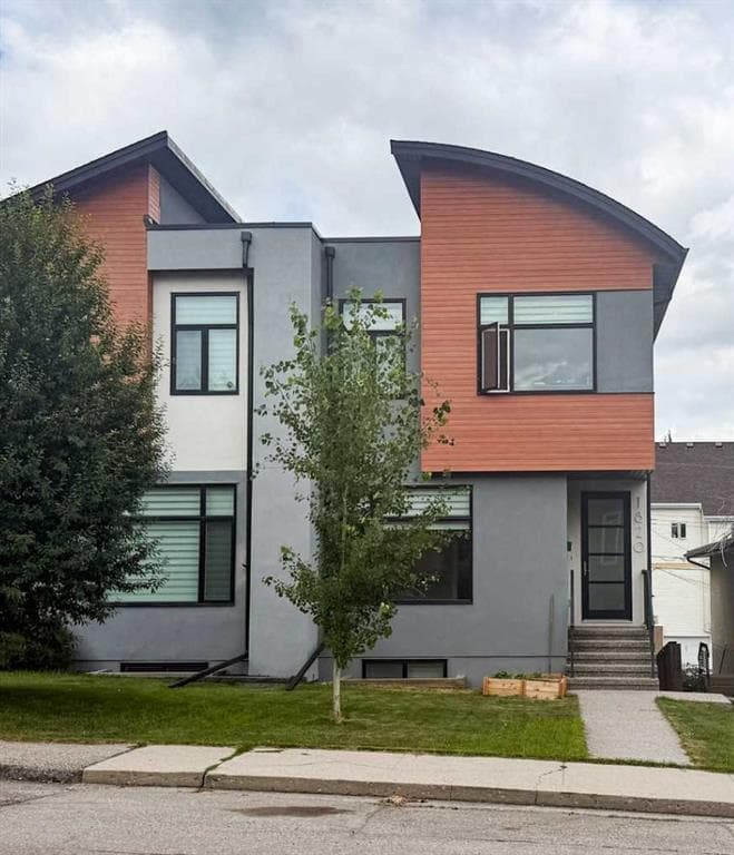 1820 37 Avenue SW — photo 1