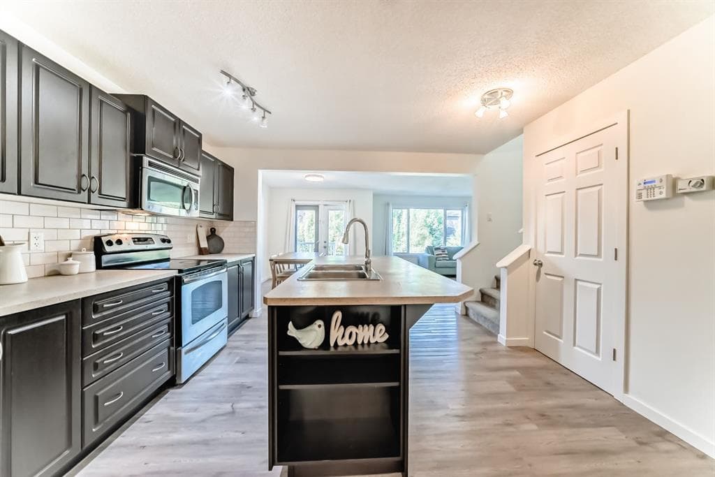 790 River Heights Crescent — photo 1