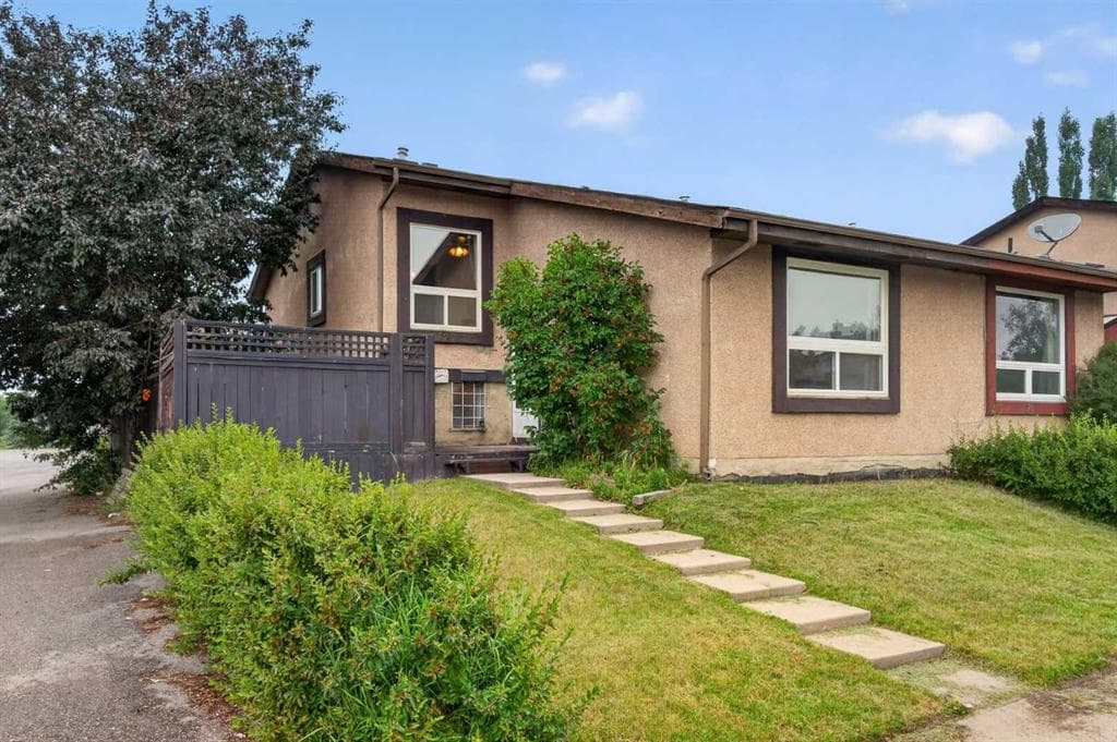 2-bed Semi-detached for sale at 179 Pinecliff Close NE, Calgary