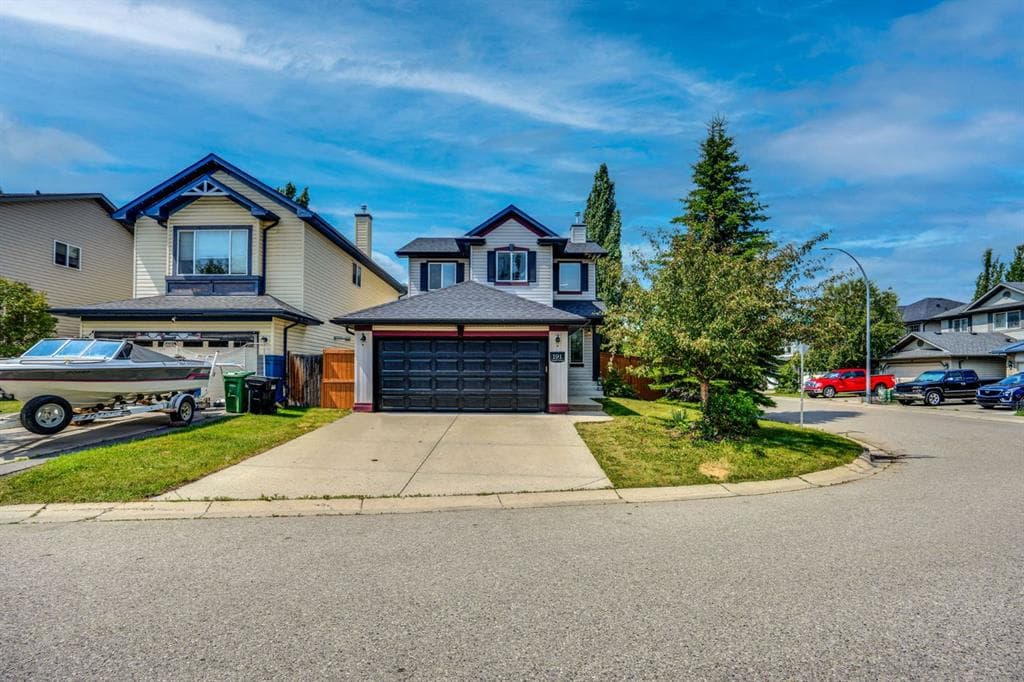 191 Cranwell Crescent SE — photo 1