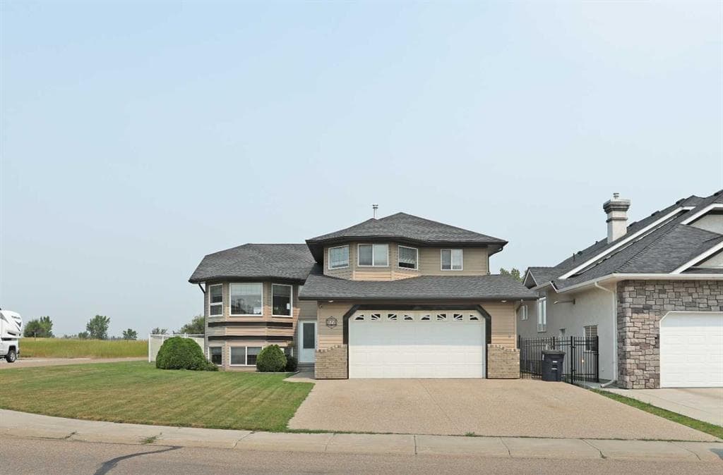 372 Lake Stafford Drive E — photo 1