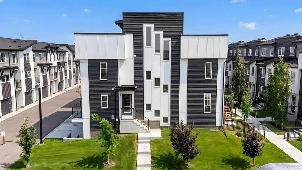 3-bed Townhouse for sale at 709, 474 Seton Circle SE, Calgary