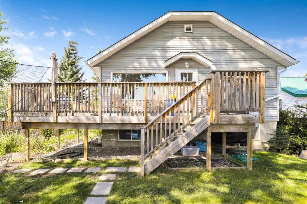 1624 Decalta Road SE — photo 1