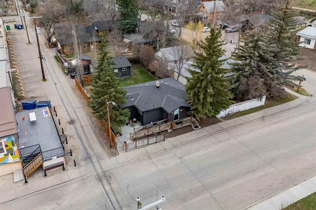 2 Elk Avenue — photo 1