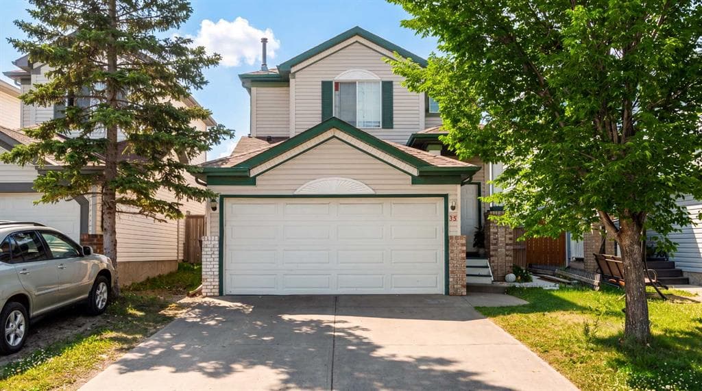 4-bed Detached for sale at 35 Martin Crossing Park NE, Calgary