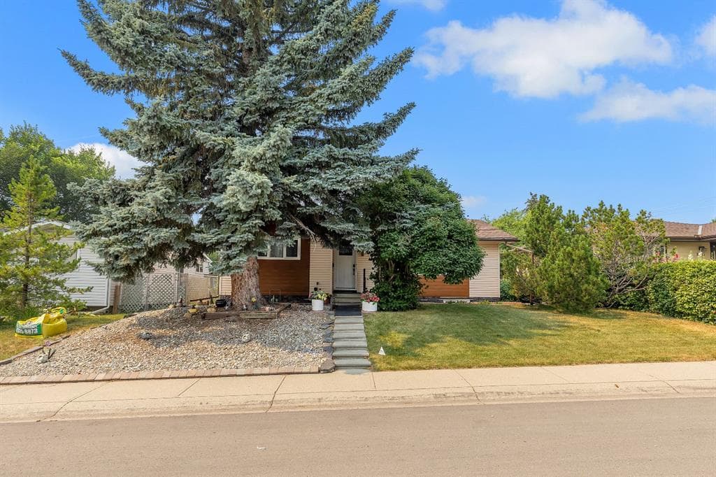 8031 Huntwick Hill NE — photo 1