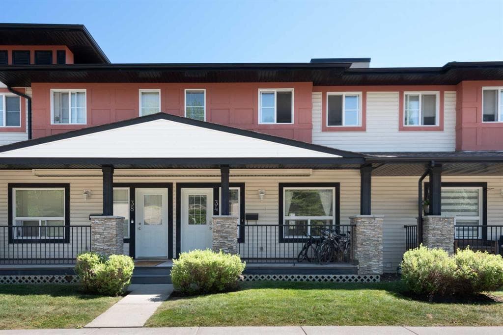 2-bed Townhouse for sale at 34 Eversyde Common SW, Calgary