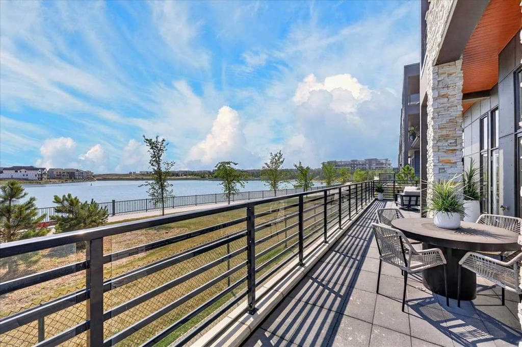 102, 150 Marina Cove SE — photo 1