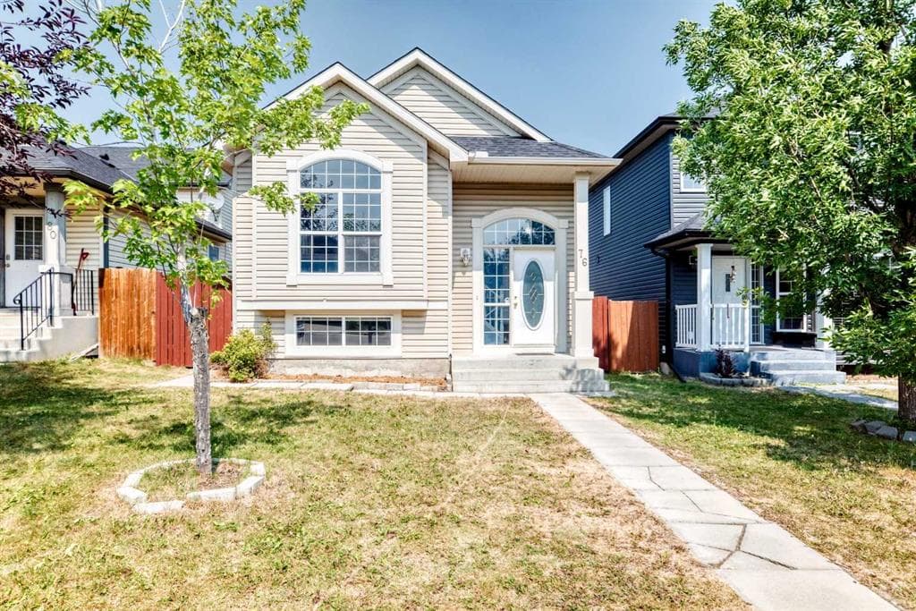 76 Coville Close NE — photo 1