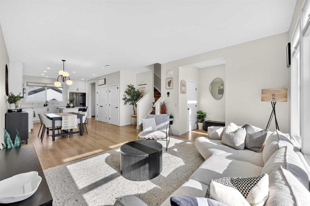 3-bed Detached for sale at 87 Heirloom Boulevard SE, Calgary