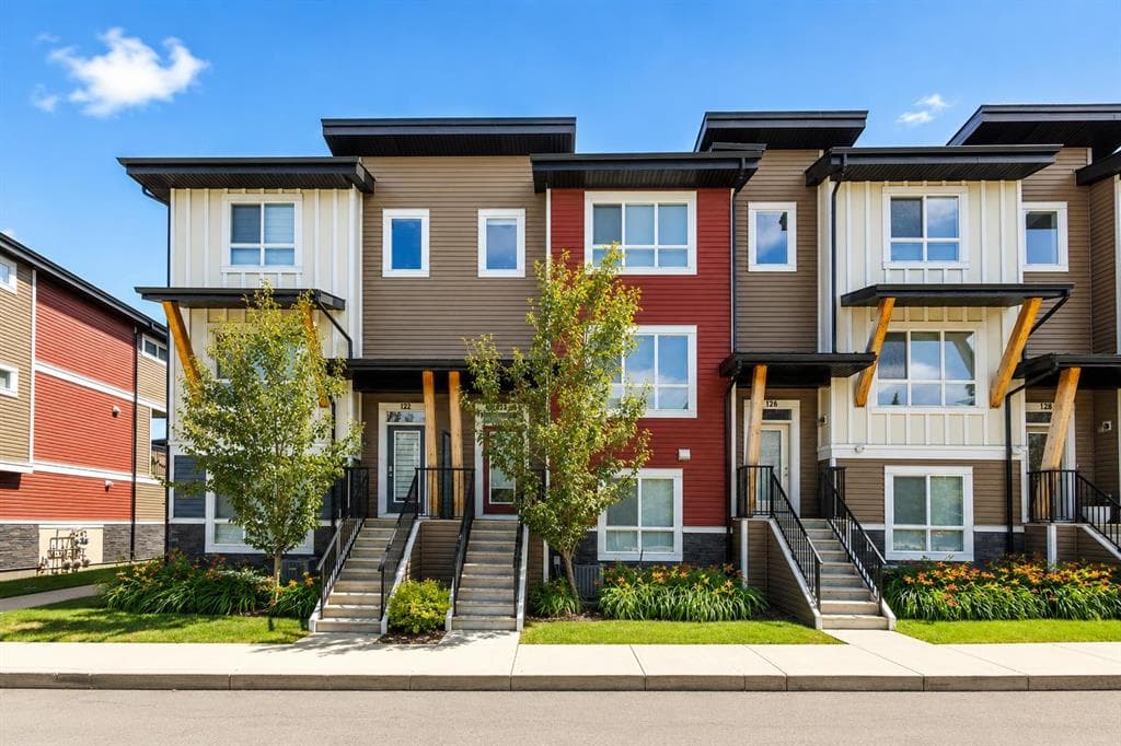 4-bed Townhouse for sale at 124 Walgrove Cove SE, Calgary