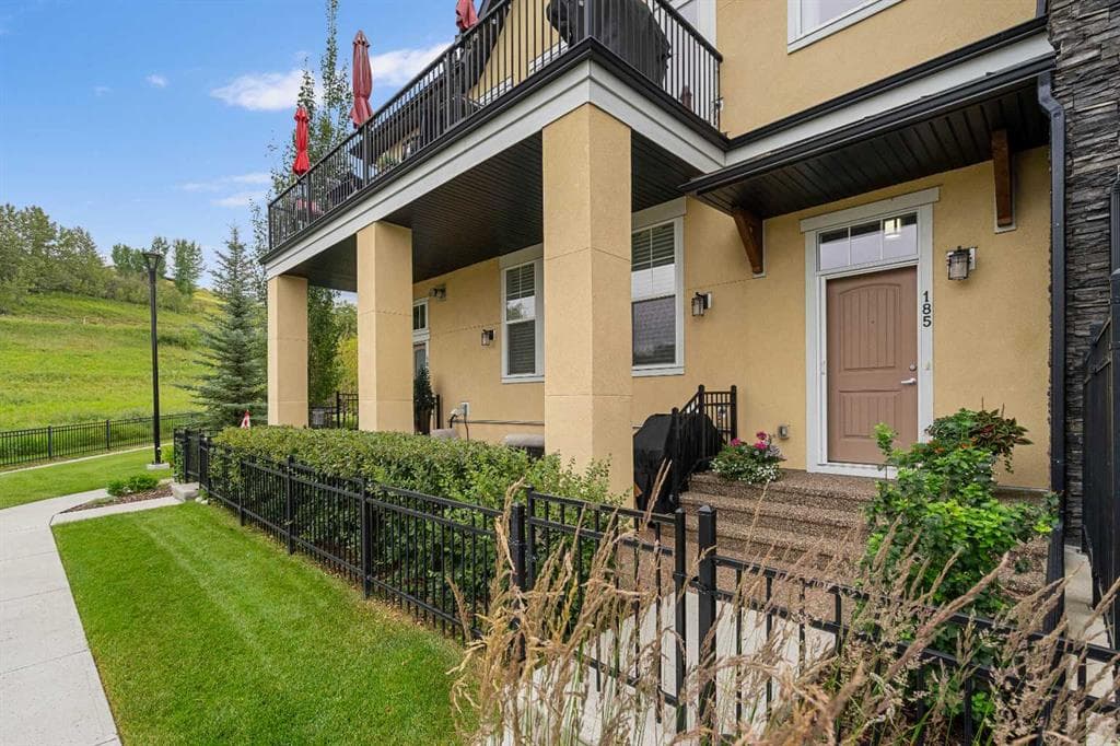 2-bed Townhouse for sale at 185 Cranbrook Villas SE, Calgary