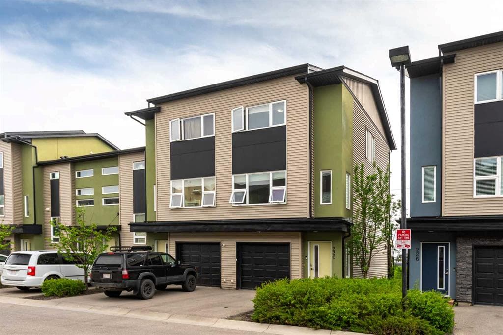 2-bed Townhouse for sale at 230 Covecreek Circle NE, Calgary