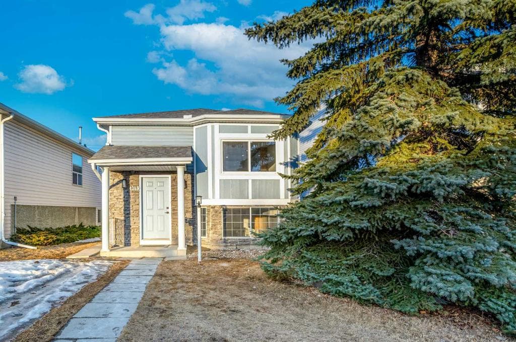 5-bed Detached for sale at 4249 Catalina Boulevard NE, Calgary