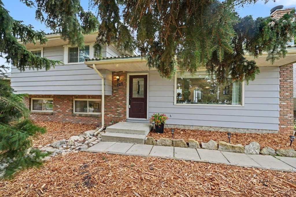 727 120 Avenue SW — photo 1