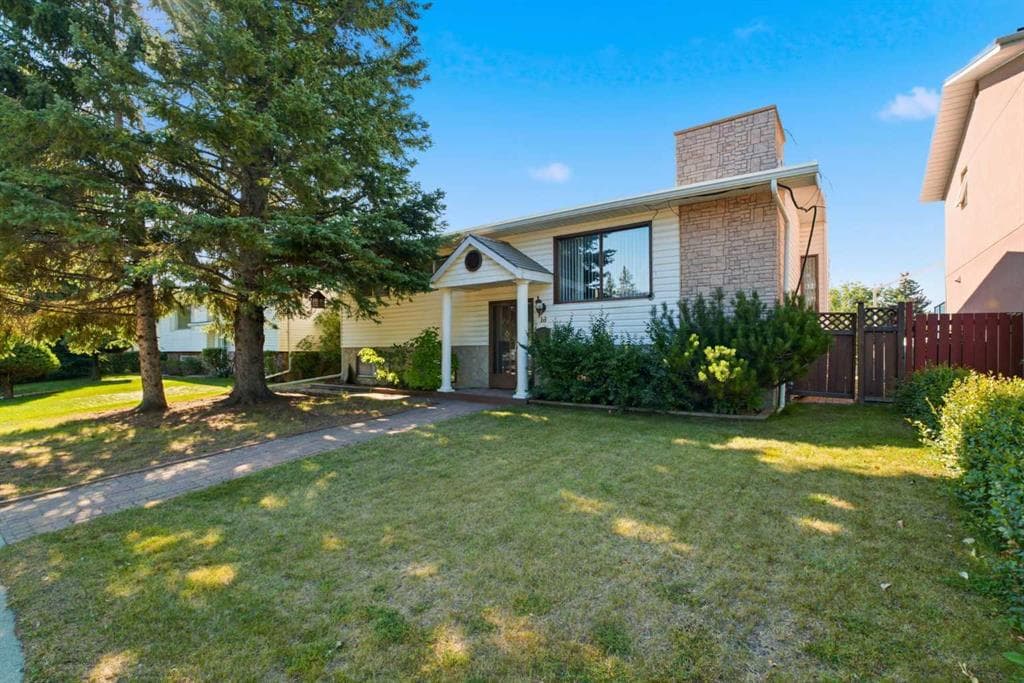 16 Dalroy Crescent NW — photo 1