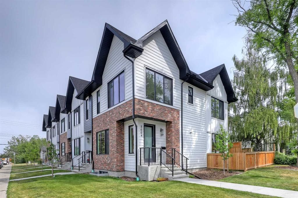 4-bed Townhouse for sale at 5004 21 Street SW, Calgary