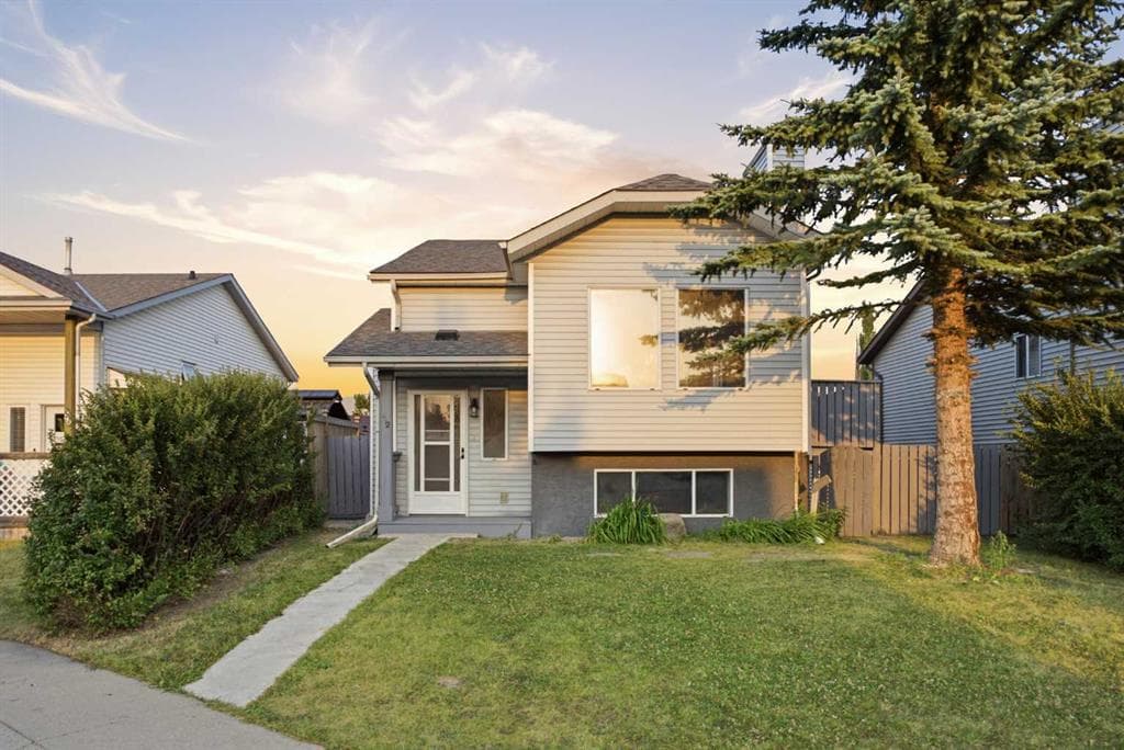 4-bed Detached for sale at 52 Erin Meadows Court SE, Calgary