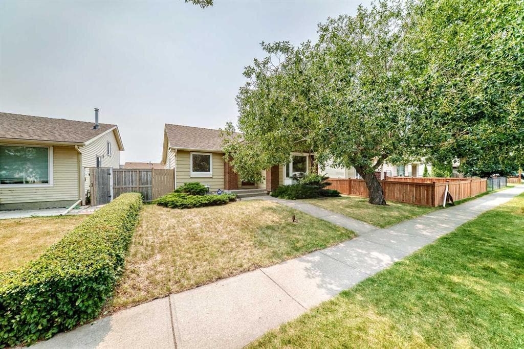128 Erin Woods Drive SE — photo 1