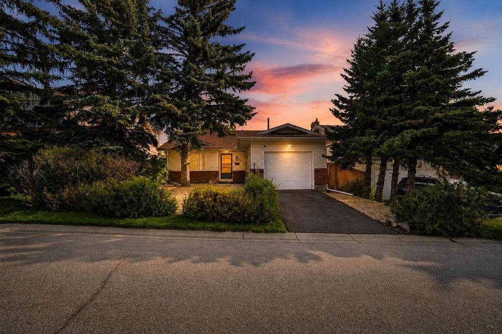 36 Coach Manor Rise SW — photo 1