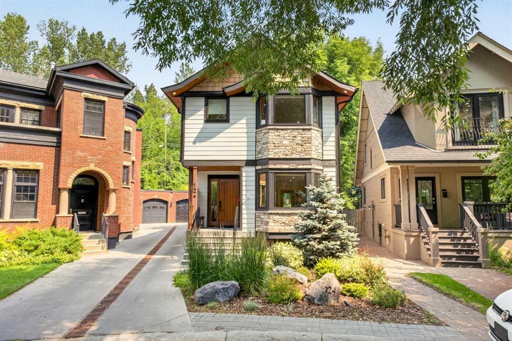 124 Garden Crescent SW — photo 1