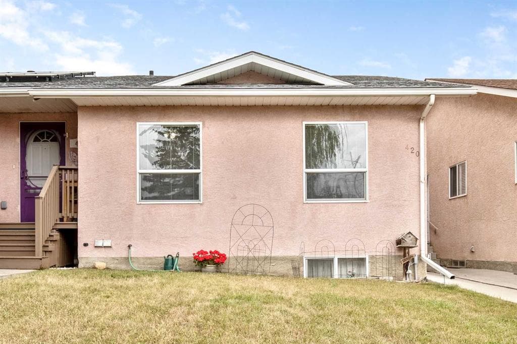 3-bed Semi-detached for sale at 420 8 Avenue SE, High River