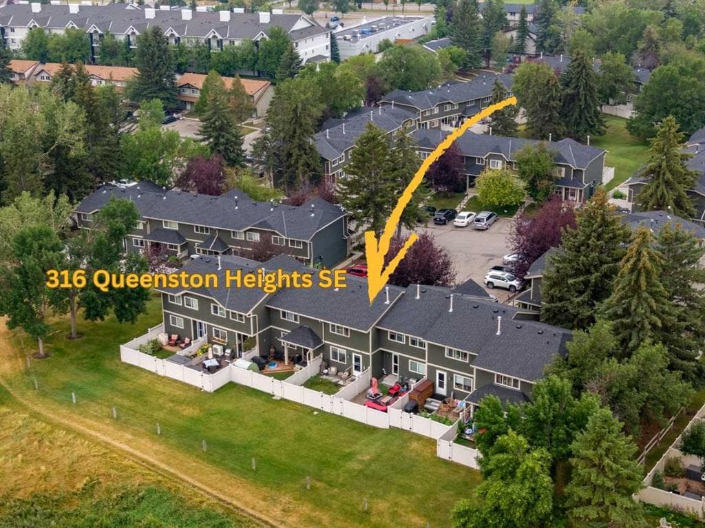 316 Queenston Heights SE — photo 1
