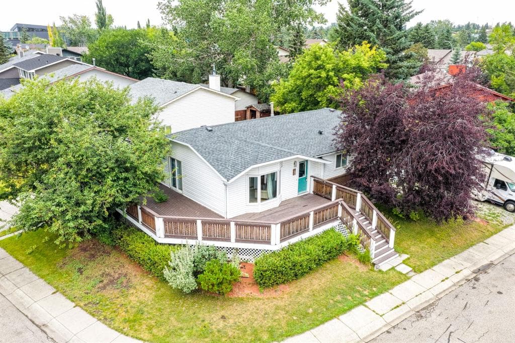 4-bed Detached for sale at 85 Rideau Close SW, Airdrie