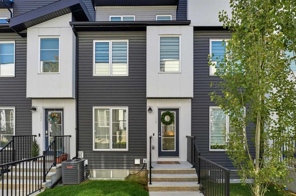 2-bed Townhouse for sale at 102, 474 Seton Circle SE, Calgary